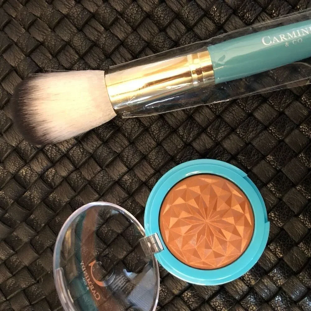 CARMINDY & CO - NWOT - CarmaGlow Bronzer in 